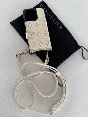 Bandolier MagSafe leather wallet